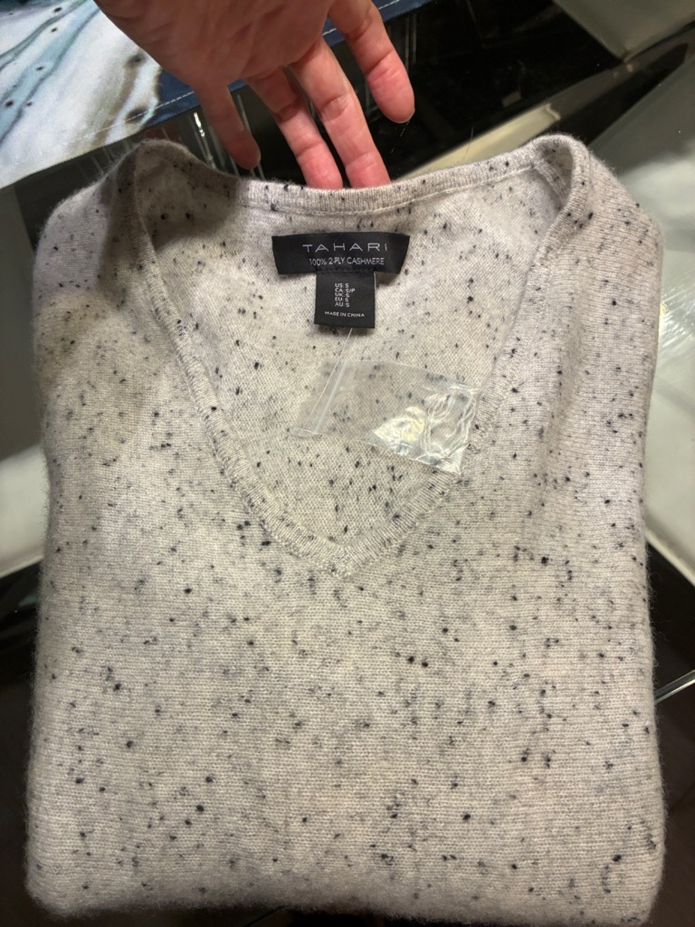 Tahari women’s Light Gray Speckled V-Neck Cashmere Sweater